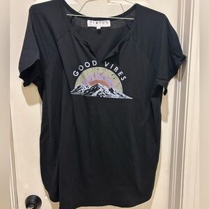 Hiatus Black Women's Tee 1X Good Vibes
